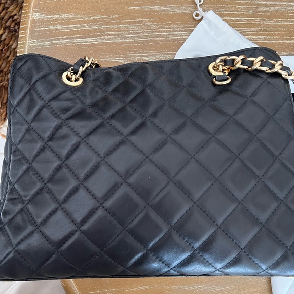 Michael Kors Black Leather Quilted tote - Picture 8 of 16